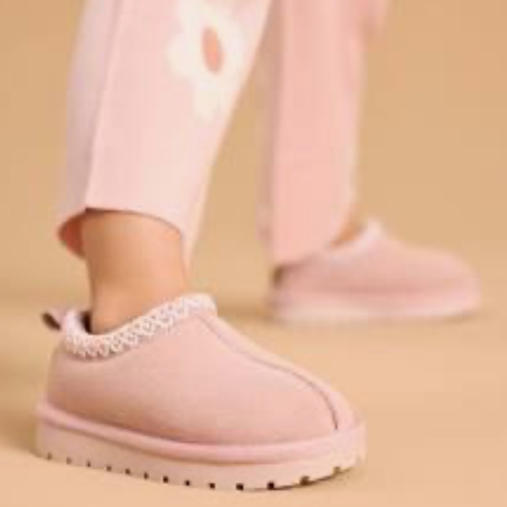 Pink cloud slippers for toddlers